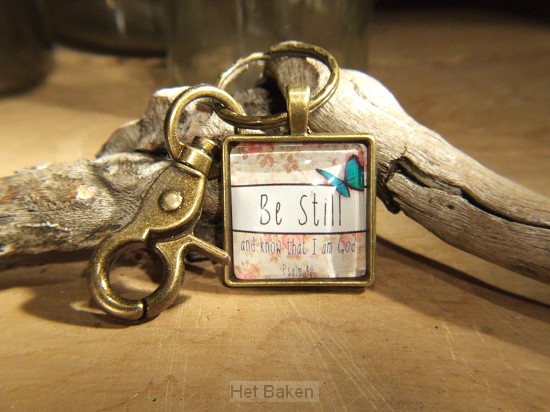 Be still - Retro Style Keyring