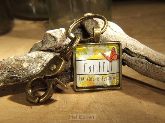 Fathful - Retro Style Keyring