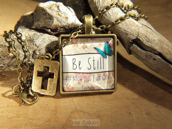 Be still - Retro style necklace