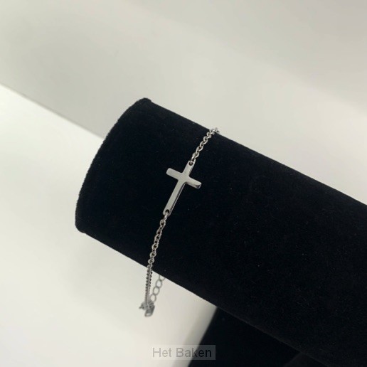 Armband kruisje zilver