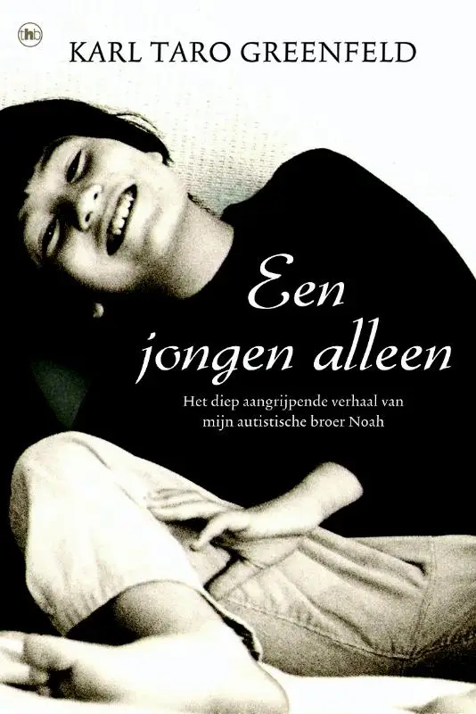 EEN JONGEN ALLEEN